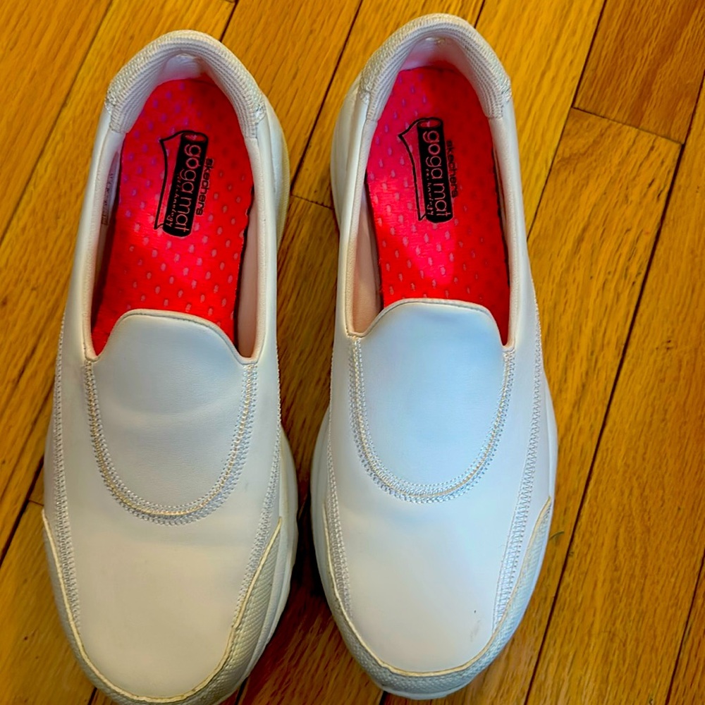 Sketcher’s Resalyte shoe. Size 7.5. White. Tennis/Nursing shoes. Comfortable.